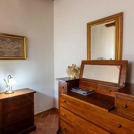 Casa Leonardo, Montaione, Mura * مونتايون